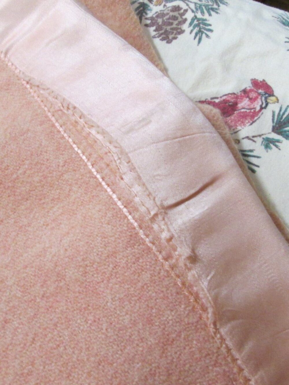 Vtg Kenwood pure wool blanket dusty rose 84 x 92 silk trim end - Picture 7 of 8